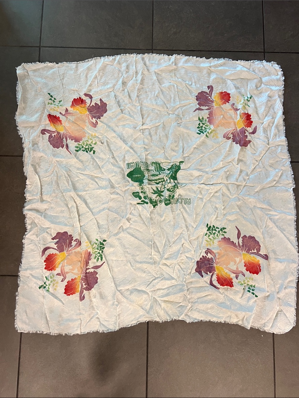 Vintage Hawaiian tablecloth z22